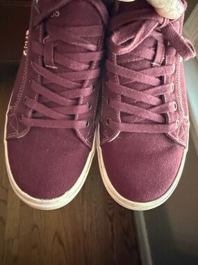 Taos Footwear Red Sneakers